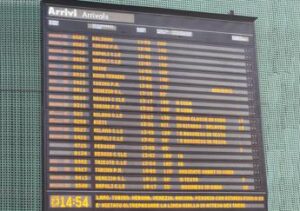 Treni caos, oggi guasto a Roma: ritardi, orari cambiati e cancellazioni
