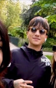 Ultimo a Londra fa selfie con i fan, domani concerto per 300 fortunati