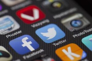X (Twitter) può fallire, LinkedIn licenzia: i social network non reggono più?