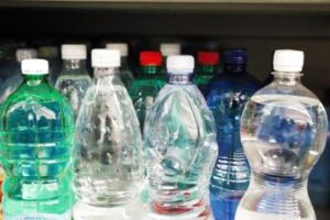 Ambiente, Altroconsumo: ”Bottiglie d’acqua non sono davvero riciclabili al 100%”