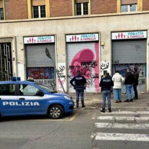 Assaltano in 200 sede Pro Vita, trovata anche una molotov
