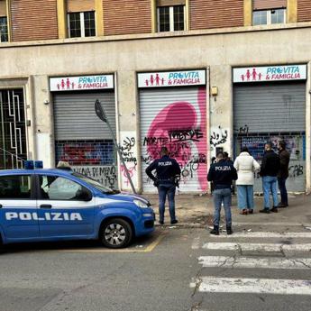 Assaltano in 200 sede Pro Vita, trovata anche una molotov