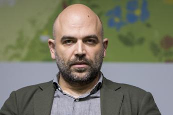 Buchmesse, Saviano: “Fiero di non essere stato invitato”. La reazione degli scrittori