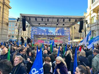 Fratelli d’Italia, a Milano la manifestazione ‘Muro di Berlino’