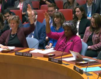 Gaza, ok Consiglio sicurezza Onu a risoluzione su pause umanitarie. Israele: “Nessuno stop fino a rilascio ostaggi”