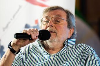 Guccini ‘cambia’ Bella Ciao: “Omaggio all’Iran”