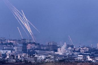 Israele, Usa: “Ancora nessun accordo su ostaggi”. Msf: “Attaccato nostro convoglio Gaza”