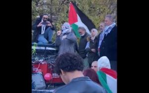 “Israele è malato, dovrebbero essere tutti in manicomio”, comizio choc a Milano – Video