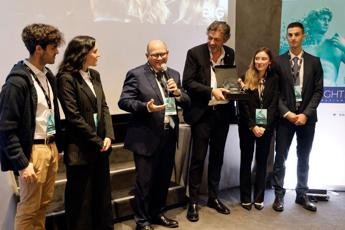 La lampada Duse di Vesta vince il premio Ri-Generazione 2023 di Business Intelligence Group: quando il design incontra la sostenibilità
