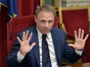 Lollobrigida: “Polemiche pretestuose su treno, non ho chiesto favori”