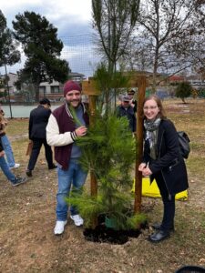 10 alberi di pino d'Aleppo per Pescara, il regalo di Maham e Melania
