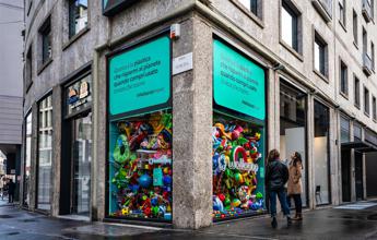 Natale, è shopping green: 6 italiani su 10 prendono in considerazione il second-hand