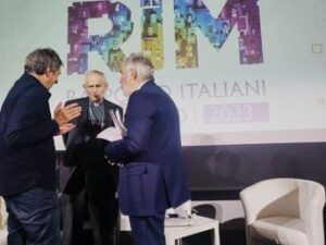 Nel 2022 il 44% di chi lascia Italia ha tra i 16 e i 34 anni