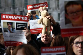 Ostaggi Hamas, “accordo raggiunto per il rilascio” ma Israele smentisce