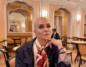 Paola Barale: “In menopausa manca il desiderio? Non è vero, io sono l’esempio”