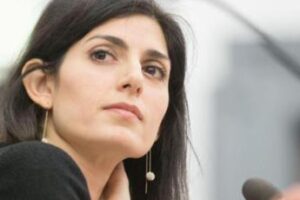 Paragonò Virginia Raggi a Ciancimino, chiesti 4 mesi per Sgarbi