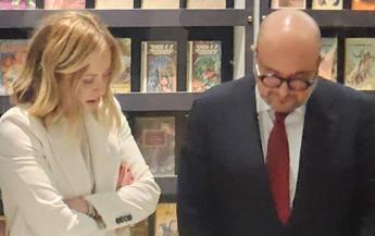 Tolkien, Meloni in visita alla mostra: “Bella pagina di cultura per cui ringrazio Sangiuliano” – Foto