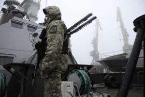 Ucraina, due navi da sbarco russe colpite in Crimea. Putin nel quartier generale di Rostov