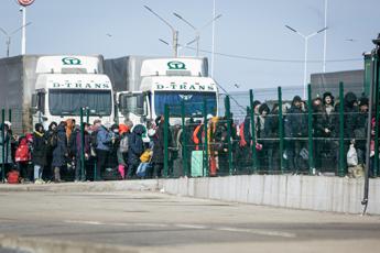 Ucraina, fuga dalla guerra: 20mila scappati all’estero per non combattere