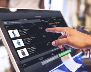 Un’indagine di Manhattan Associates rivela che in Italia, la metà dei clienti è disposta a cambiare i propri brand preferiti pur di risparmiare