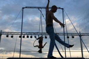 Università, tra danza e acrobazia: arrivano i primi dottori d’Italia in circo contemporaneo