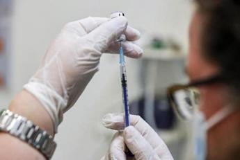 Vaccini covid, Tribunale Ue: “Commissione non ha dato accesso abbastanza ampio a contratti”