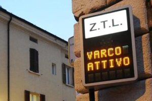 Ztl da incubo, coppia riceve 100 multe: “Salasso da 13mila euro, colpa del navigatore”