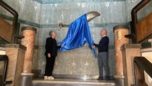 Scoperto a Palazzo città l’esemplare pescarese dell’opera “Pesci”