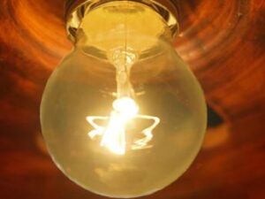 Bollette luce, fine marcato tutelato slitta al 1° luglio