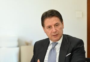 Conte e i redditi bassi: “Voto di povertà? No, ho risparmiato”