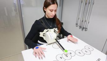 Controllare braccio robotico con il respiro, studio su cervello
