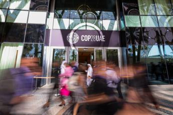 Cop28, case auto al contrattacco: “Sui carburanti fossili siamo noi le vittime”