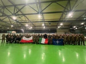 Crosetto in Polonia per il saluto al contingente italiano