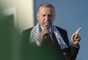 Erdogan: “Netanyahu come Hitler”. Il premier israeliano: “No giudizi morali da genocida”