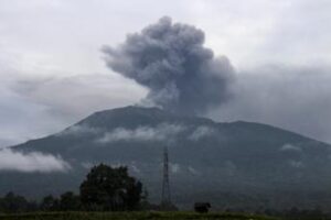 Erutta il vulcano Marapi, 11 escursionisti morti in Indonesia