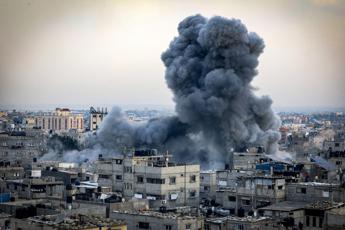 Gaza, media: “20 morti in raid Israele su Rafah”
