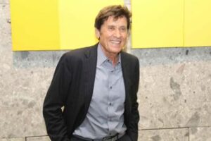 Gianni Morandi, 79 anni e non sentirli: corsetta per festeggiare il compleanno
