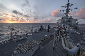 Israele-Hamas, Usa affondano tre navi Houthi nel Mar Rosso: “Uccisi gli equipaggi”