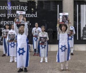 Israele-Hamas, alta tensione su ostaggi. Germania e Gb: “Necessario cessate fuoco sostenibile”