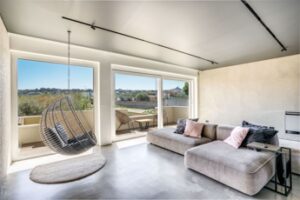 La naturale bellezza della luce esaltata dagli infissi in PVC Konfortline e HST di WnD