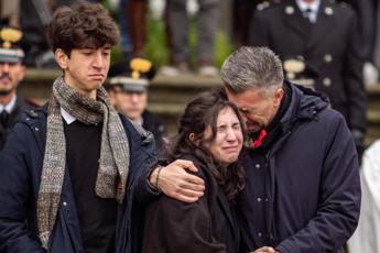 L’addio a Giulia Cecchettin, il papà: “Sia svolta contro la piaga dei femminicidi”