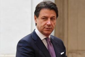 M5S, dossier Fratelli d’Italia anti-Conte: “Questione morale? Ecco indagati su cui tace”