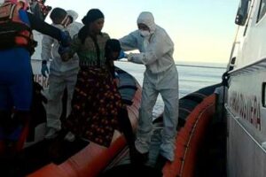 Migranti, Piantedosi: “Troppi sbarchi ma ne sarebbero arrivati di più”