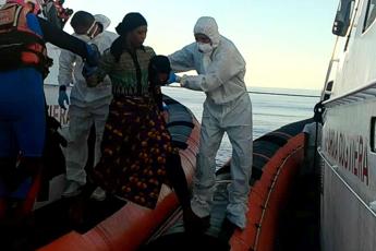 Migranti, Piantedosi: “Troppi sbarchi ma ne sarebbero arrivati di più”