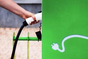 Mobilità, cresce la rete elettrica in Italia