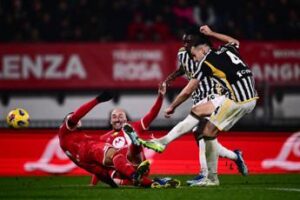 Monza-Juve 1-2, vittoria al fotofinish e Allegri è primo in classifica