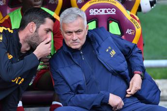 Mourinho show dopo Sassuolo-Roma: “Parlo solo portoghese”