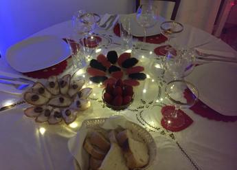 Natale, dal pesce alla frutta secca: le ricette dell’oncologo per feste anti-cancro