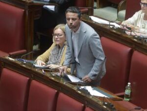 Radio 1, scoppia il caso Ping Pong. Il dem Furfaro: “Mie dichiarazioni manipolate”