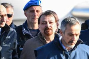 ‘Redenzione’ per Cesare Battisti, no delle famiglie delle vittime all’incontro